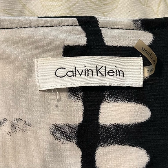 Calvin Klein Sleeveless Black and White Blouse with Decorative Gold Zippers - Picture 4 of 5